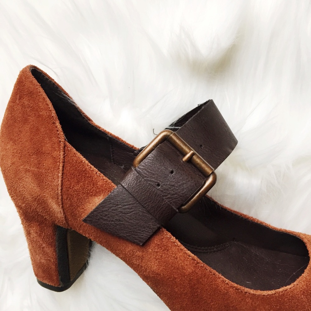 SALE‼️ Kenneth Cole Reaction Suede Heels - Picture 2 of 8